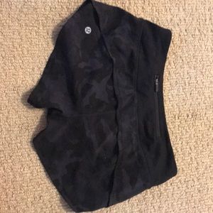 Lululemon speed up shorts dark camo size 2 2.5inch